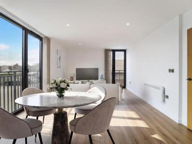 Apartment for sale in Epsom, Surrey