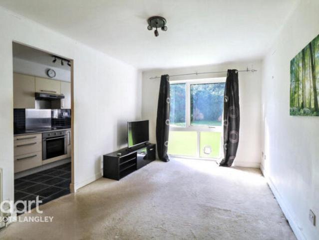 Apartment for sale in Five Acres, Hertfordshire