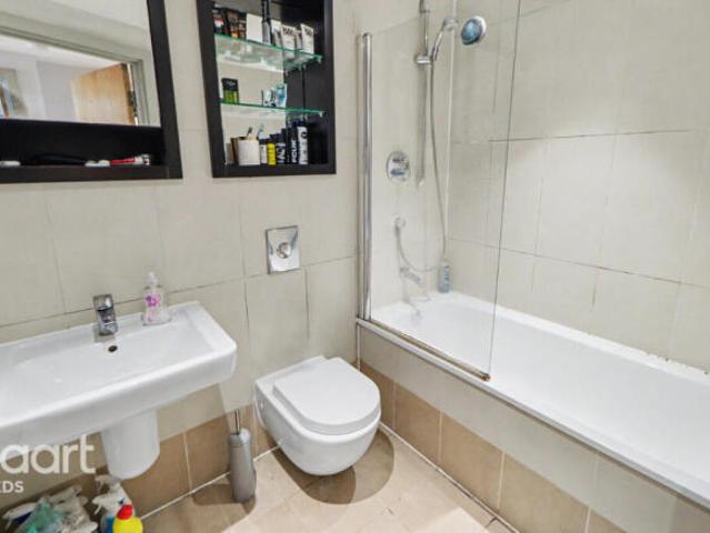 Apartment for sale in Wortley, West Yorkshire