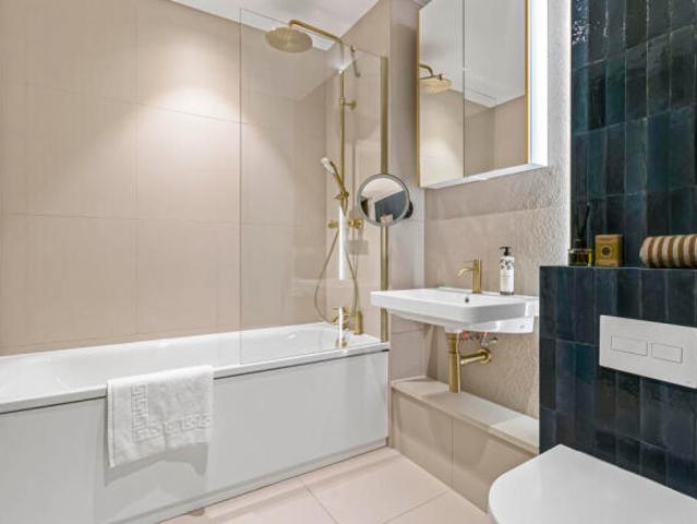 Apartment for sale in London Borough of Camden, Greater London
