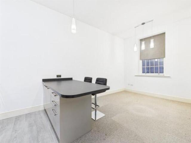 Apartment for sale in Wotton Pitch, Gloucester