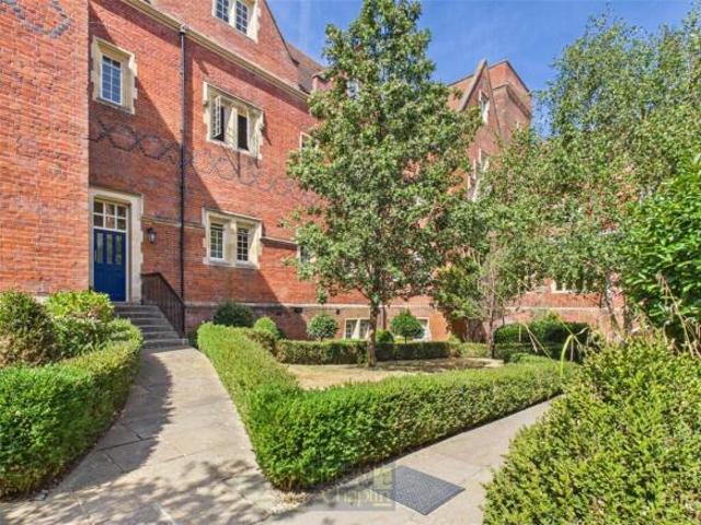 Apartment for sale in Navestock Side
