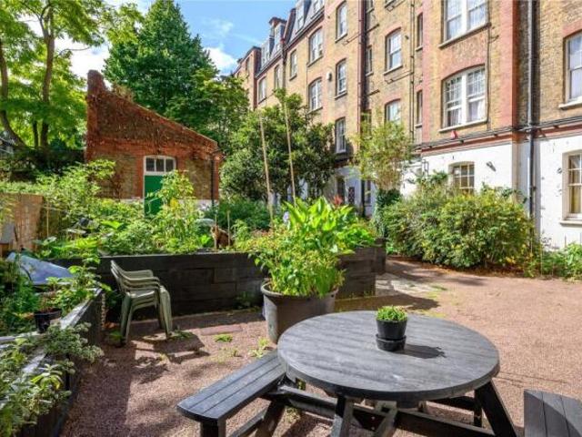 Apartment for sale in Barnsbury, Greater London