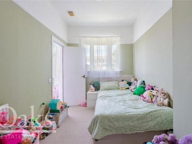 Apartment for sale in Furzedown, Greater London