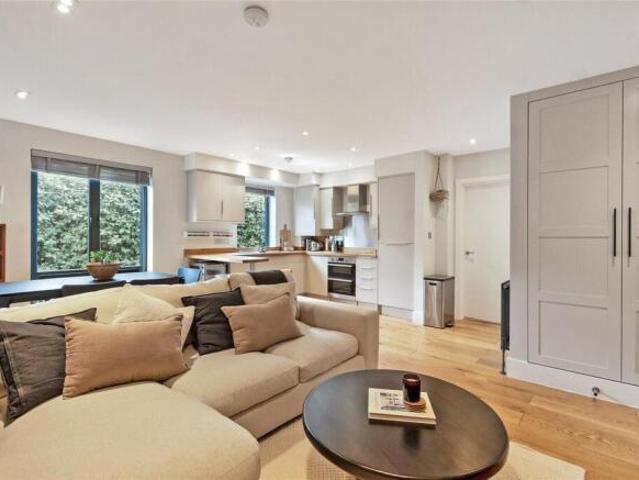 Apartment for sale in East Dulwich, Greater London