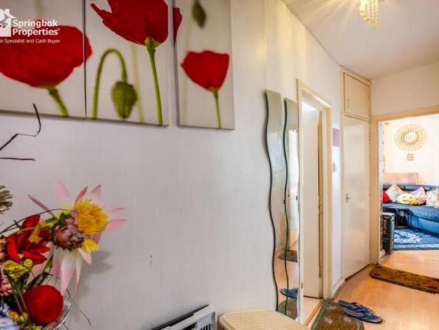 Apartment for sale in Chelmondiston, Suffolk