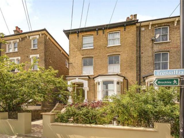 Apartment for sale in Cat Hill, England