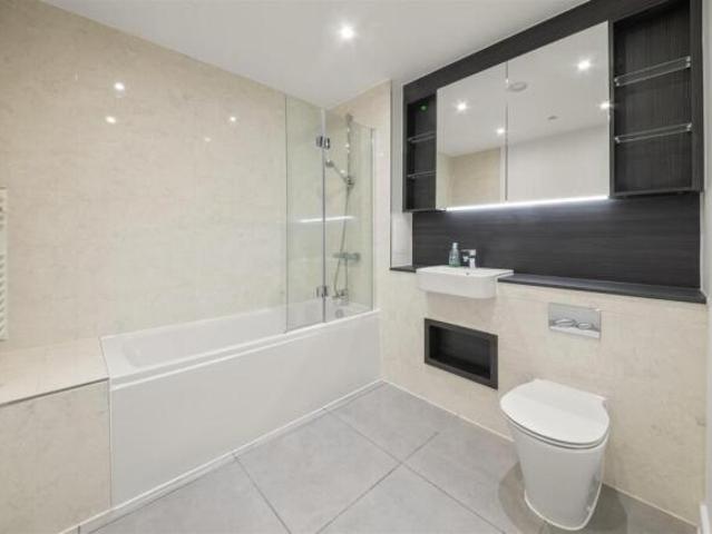 Apartment for sale in Hayes, Greater London