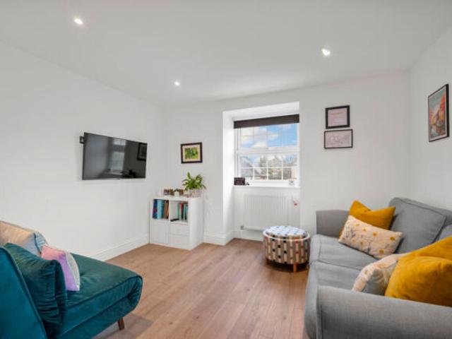 Apartment for sale in Surbiton, Greater London