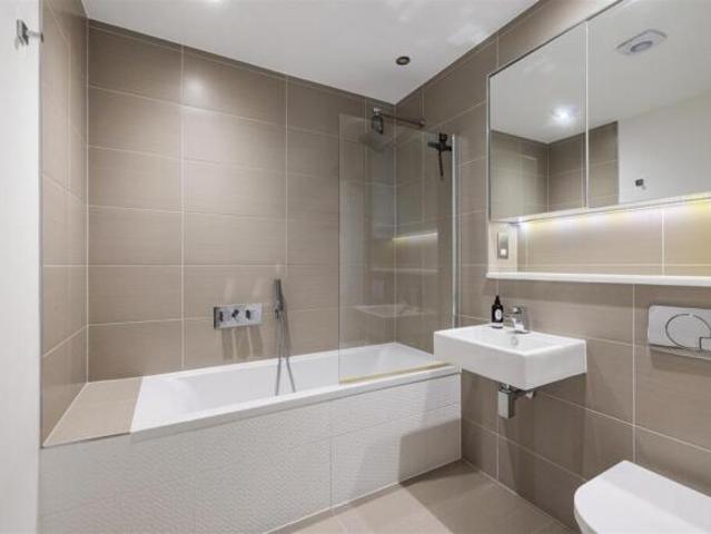 Apartment for sale in London Borough of Tower Hamlets, Greater London
