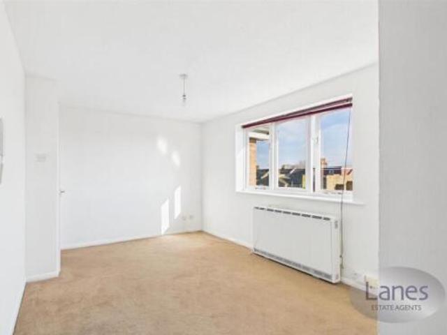 Apartment for sale in Enfield, Greater London
