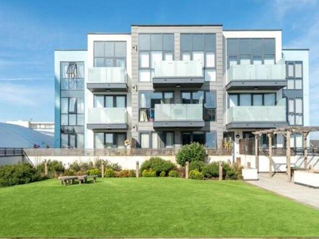 House for sale in Surrey, England