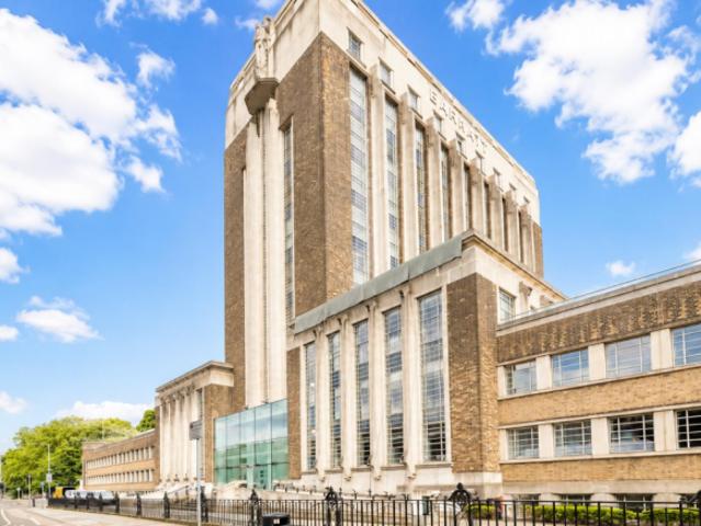 Apartment for sale in Brentford End, Greater London