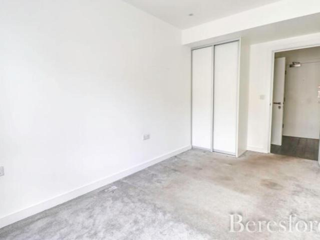 Apartment for sale in Navestock Side