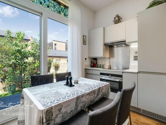 Apartment for sale in Woolwich, Greater London