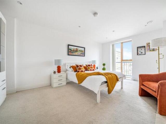 Apartment for sale in Chalk Farm, Greater London