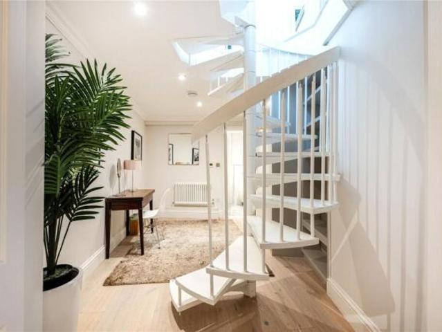Apartment for sale in Notting Hill, Greater London