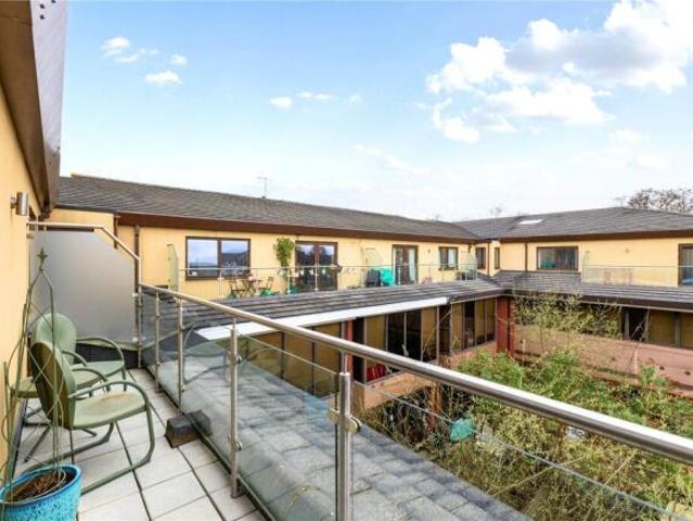 Apartment for sale in Godalming, Waverley