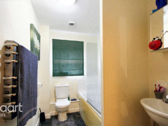 Apartment for sale in Farnley, West Yorkshire