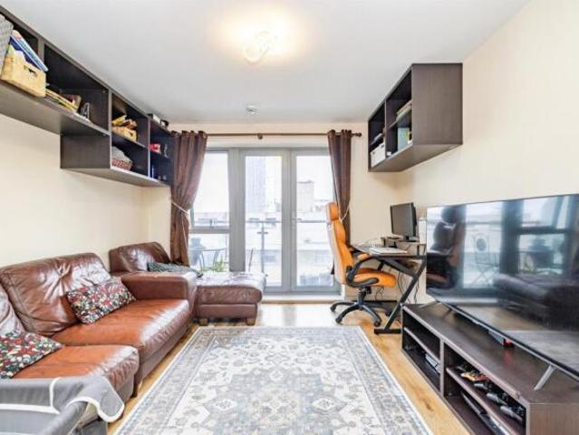 Apartment for sale in Watford, Hertfordshire