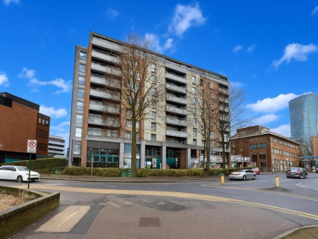 Apartment for sale in Watford, Hertfordshire
