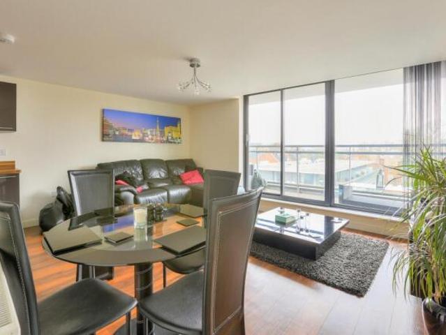Apartment for sale in Five Acres, Hertfordshire