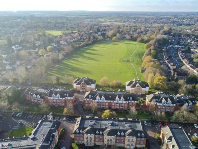 Apartment for sale in Five Acres, Hertfordshire