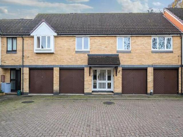House for sale in Goldsworth Park, Woking