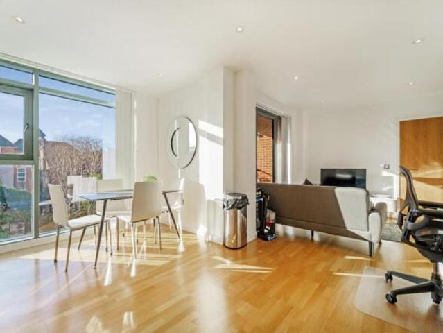 Apartment for sale in Kensington, Greater London
