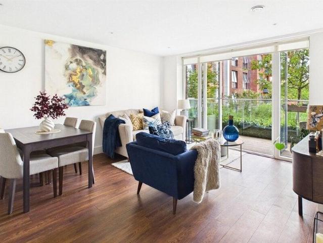 Apartment for sale in Cat Hill, England