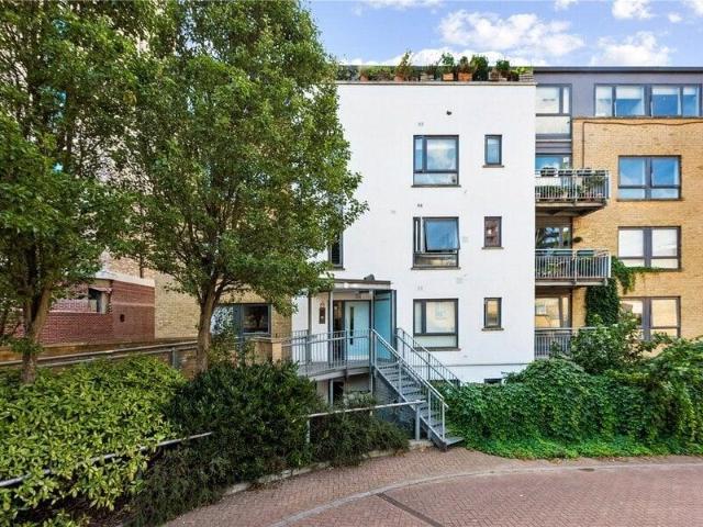 Apartment for sale in Cat Hill, England