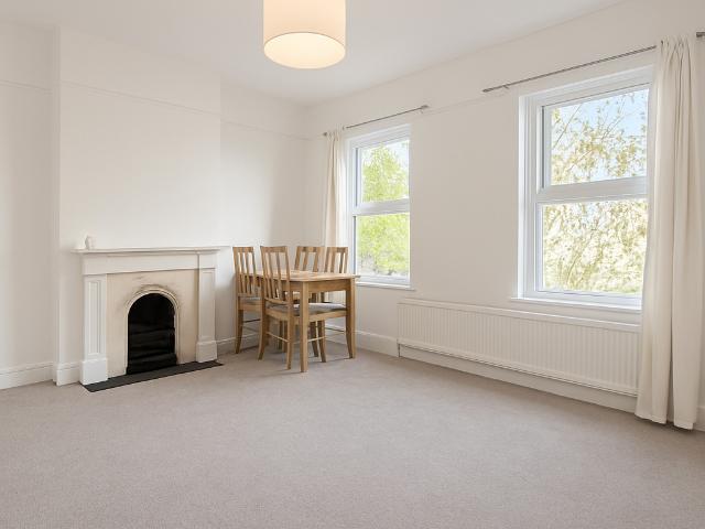 Apartment for rent in London Borough of Merton, Merton Park