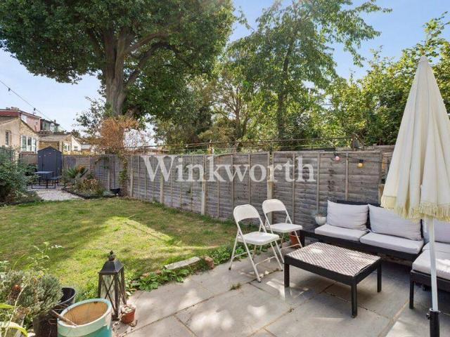 Apartment for sale in Grove Park, Greater London
