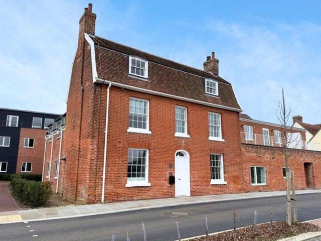 Apartment for sale in Chelmondiston, Suffolk