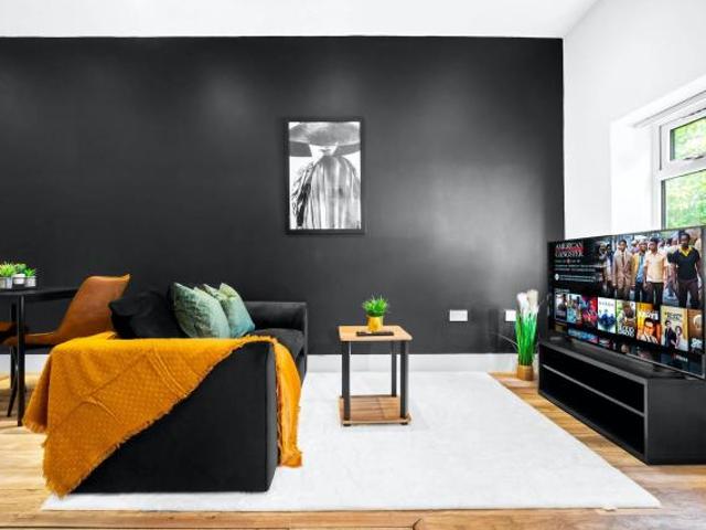 Apartment for rent in Gorsty Hill, West Midlands