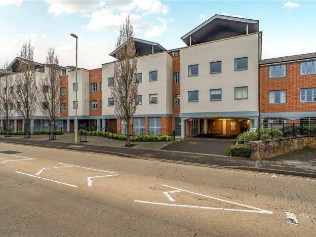 Apartment for sale in East Hampshire, Hampshire