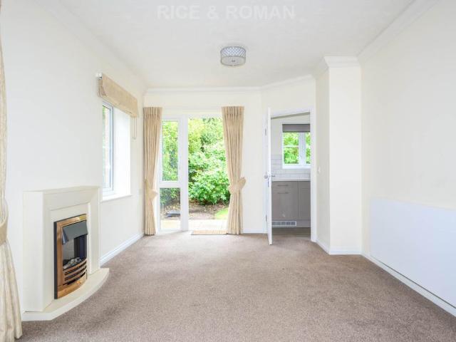 Apartment for rent in Pachesham Park, Surrey