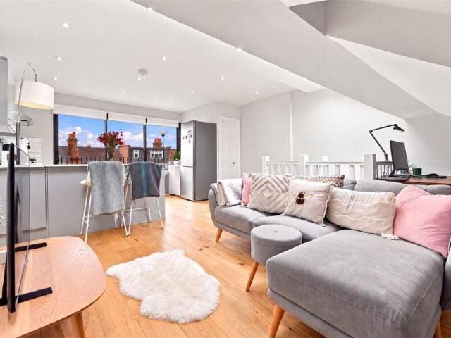 Apartment for sale in London Borough of Merton, Greater London