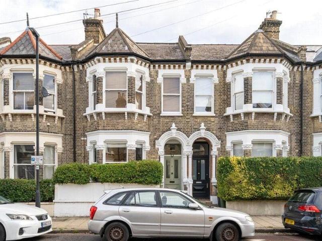Apartment for sale in Cat Hill, England