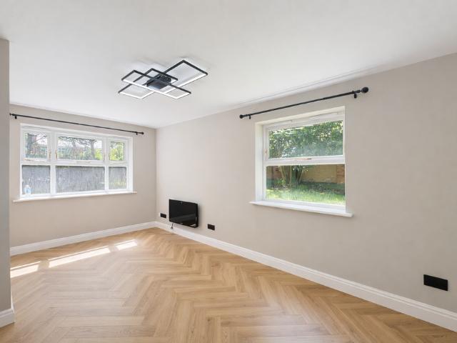 Apartment for rent in Furzedown, Greater London