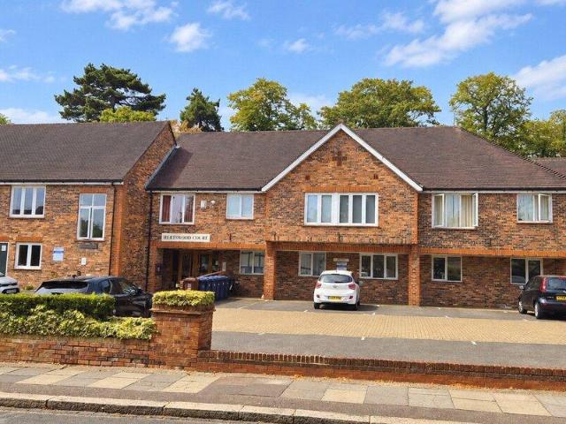 Apartment for sale in London Borough of Barnet, Greater London