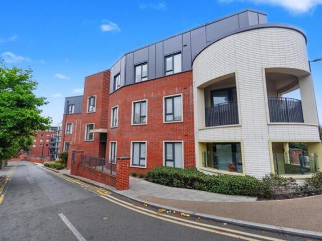 Apartment for sale in Daws Hill, Cressex