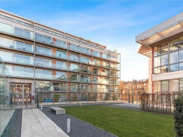 Apartment for sale in London Borough of Islington, Greater London