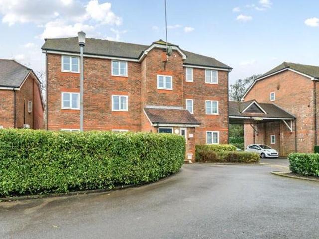 Apartment for sale in Fole, Surrey