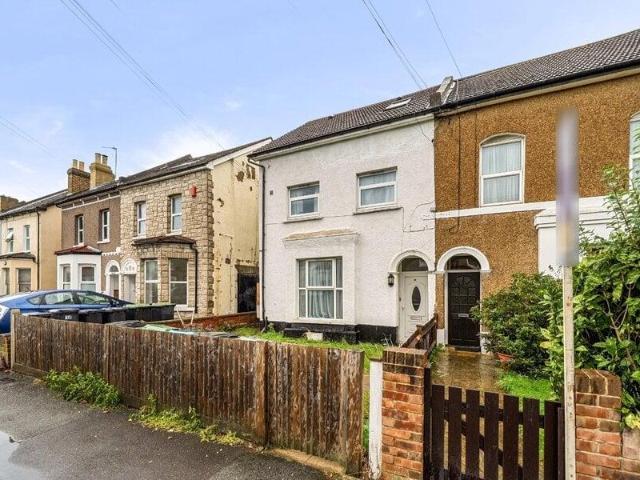 Apartment for sale in Cat Hill, England