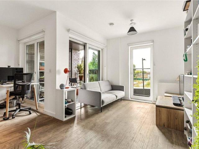 Apartment for sale in London Borough of Hackney, Greater London