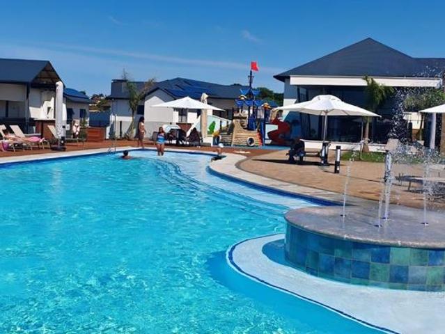 Apartment for sale in Princess Grant, Kwazulu-natal
