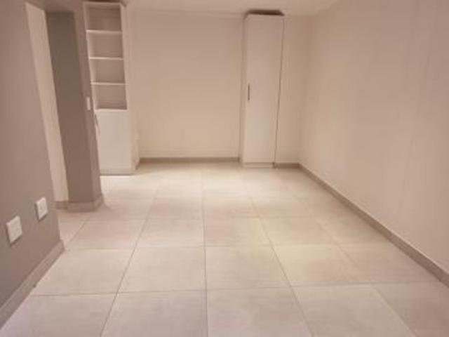 Room for rent in Bantry Bay, Cape Town