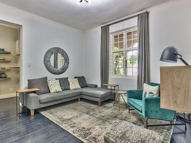 Apartment for rent in Bantry Bay, Cape Town