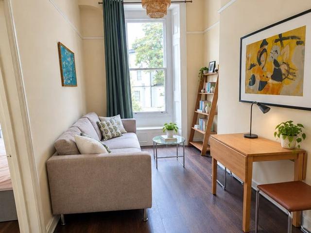 Apartment for rent in Westbourne Green, Greater London